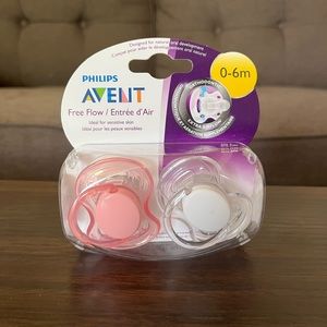 NWT Pacifier 2 pack - Philips Avent Free Flow Pacifiers